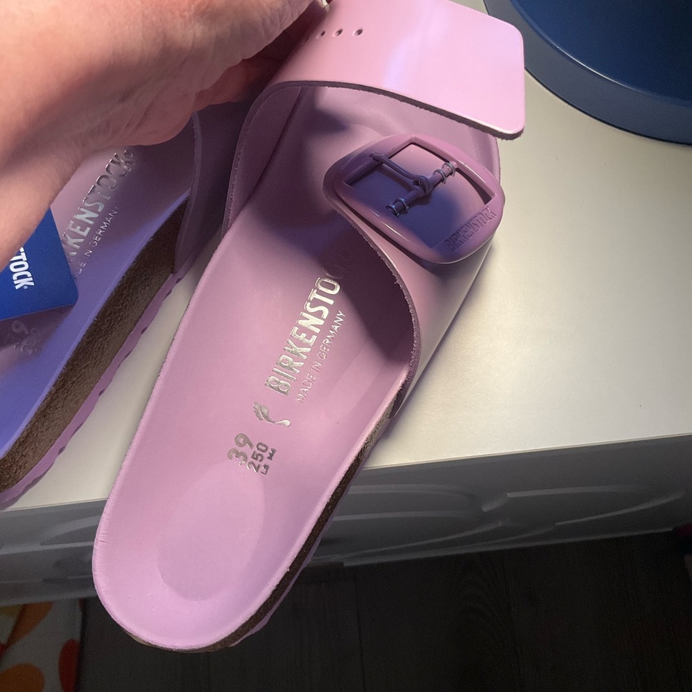 Birkenstock.NEW! Crocus Color High Shine Lavender Leather Fondant Gloss  Sandal. - Picture 5 of 6